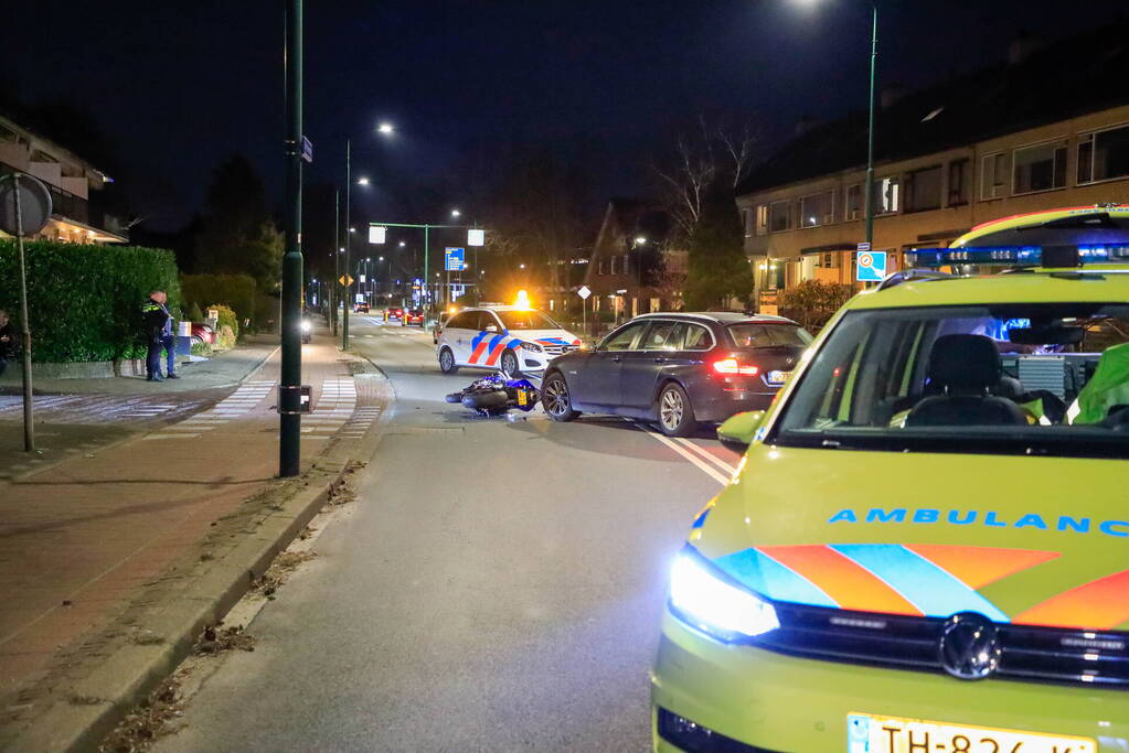 Motorrijder gewond bij botsing met auto