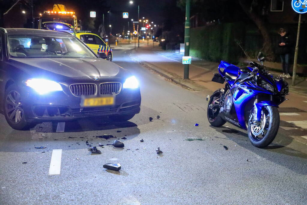 Motorrijder gewond bij botsing met auto