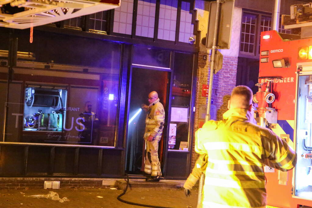 Rookontwikkeling vanwege brand in restaurant Tollius