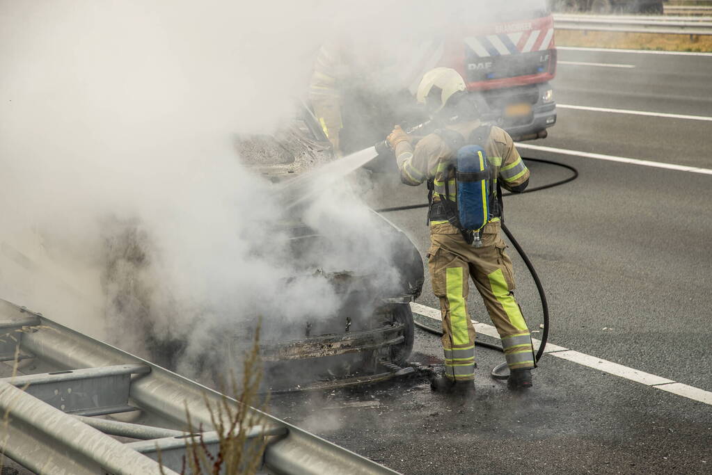 Auto in brand na aanrijding