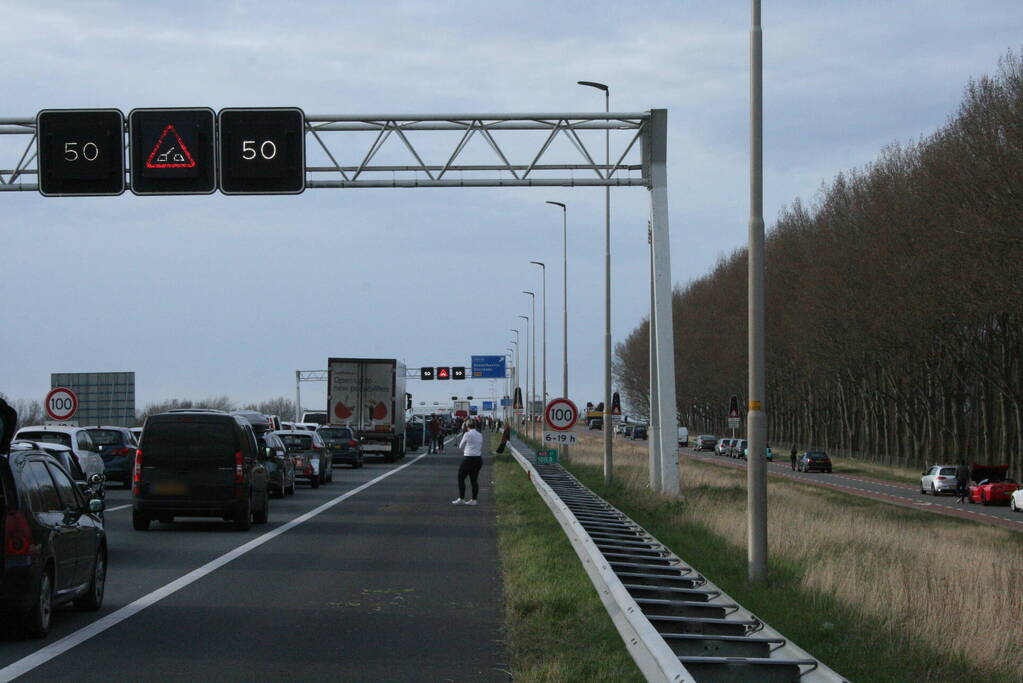 Flinke file door storing in brug