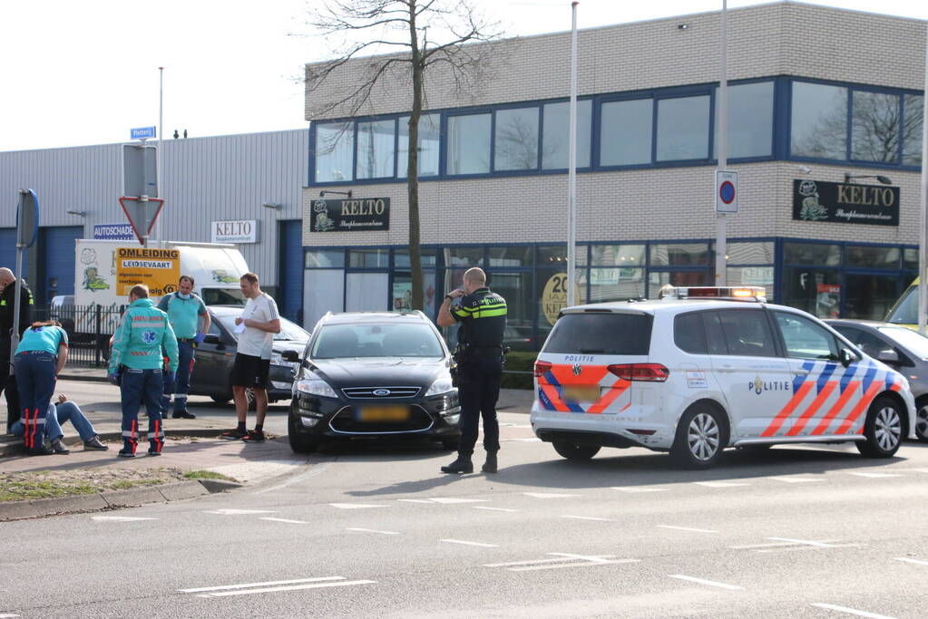 Fietser gewond bij botsing met auto