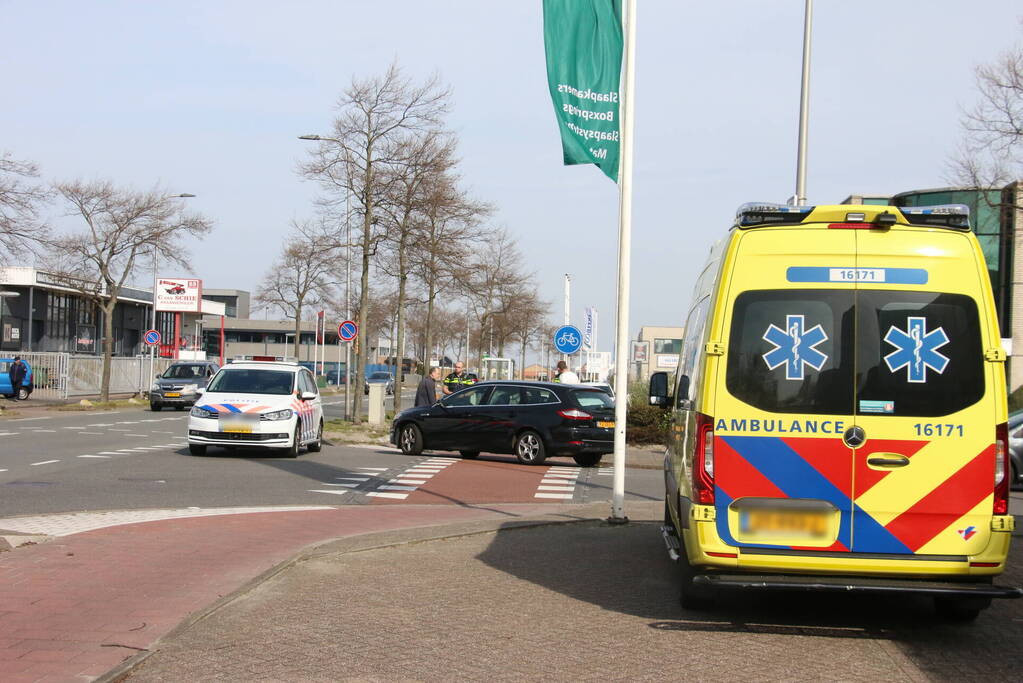 Fietser gewond bij botsing met auto