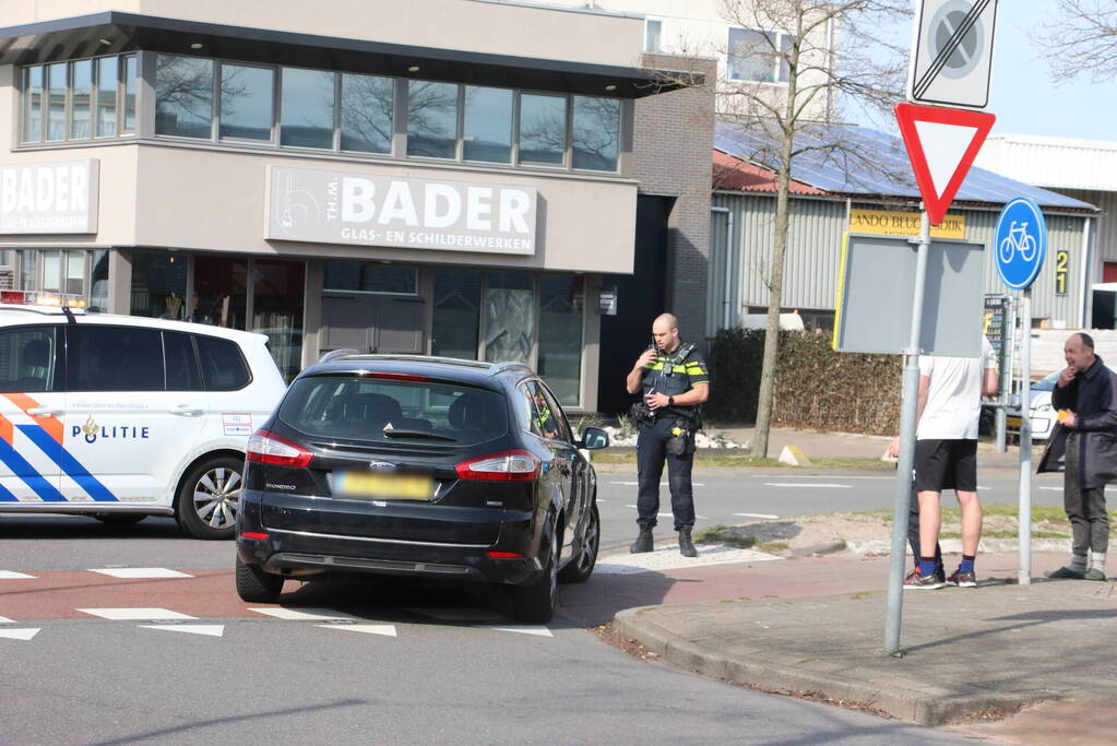 Fietser gewond bij botsing met auto