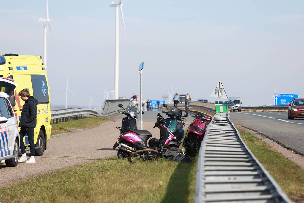 Gewonde na botsing tussen quad en scooters
