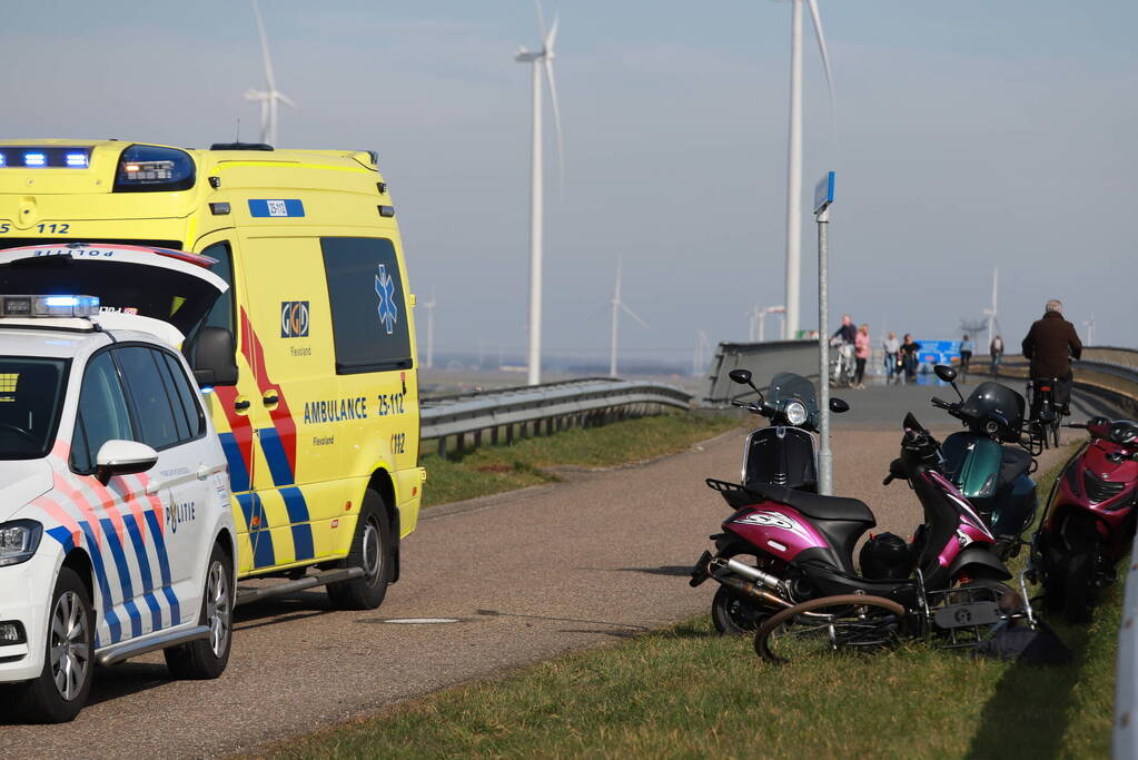 Gewonde na botsing tussen quad en scooters