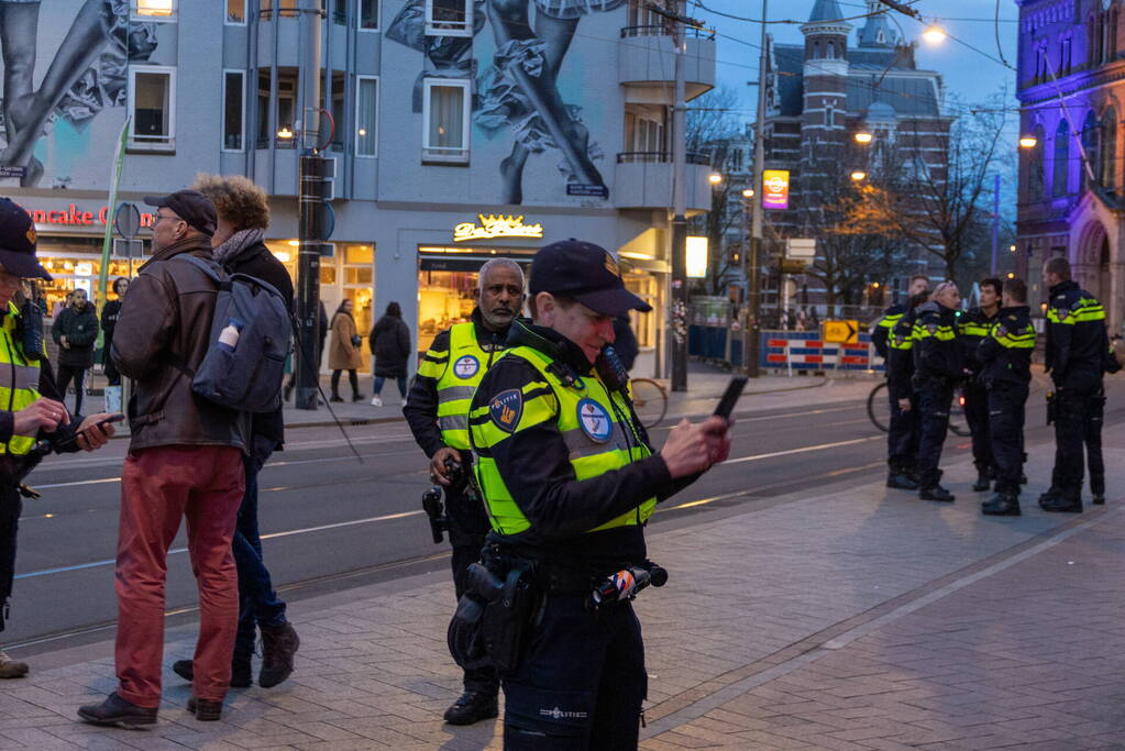 Demonstratie van FVD bij debatcentrum