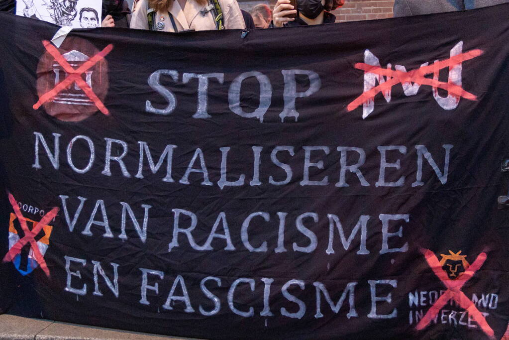 Demonstratie van FVD bij debatcentrum