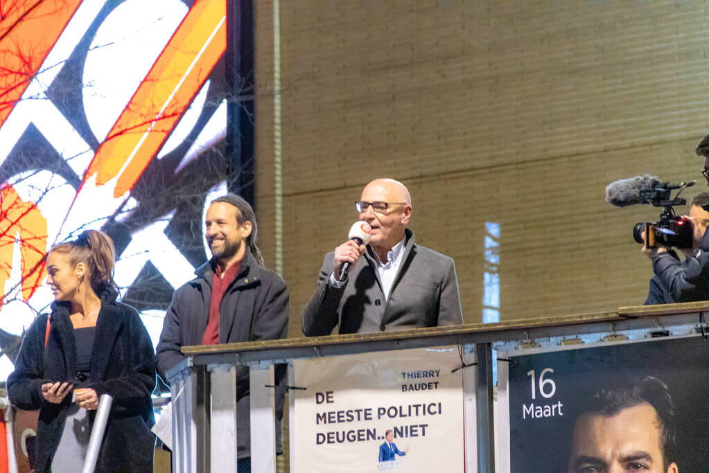 Demonstratie van FVD bij debatcentrum