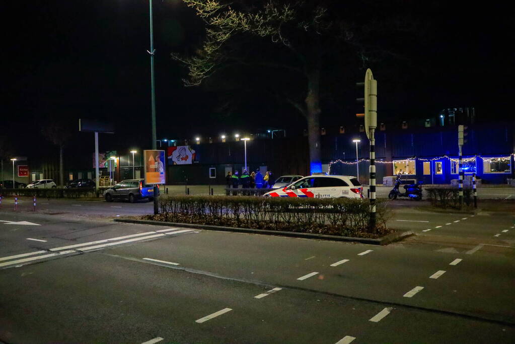 Personenauto in botsing met jonge dame op elektrische step