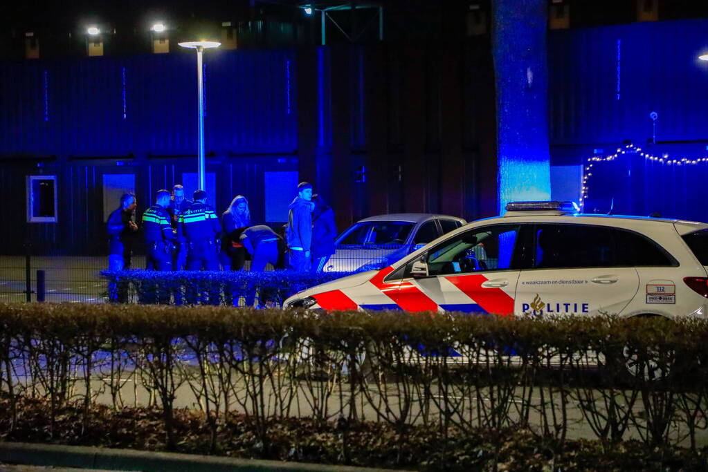 Personenauto in botsing met jonge dame op elektrische step