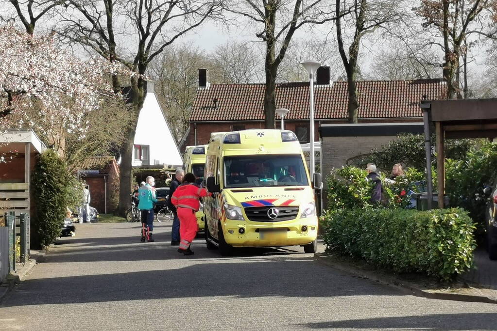 Buren vinden buurman in tuin en slaan alarm