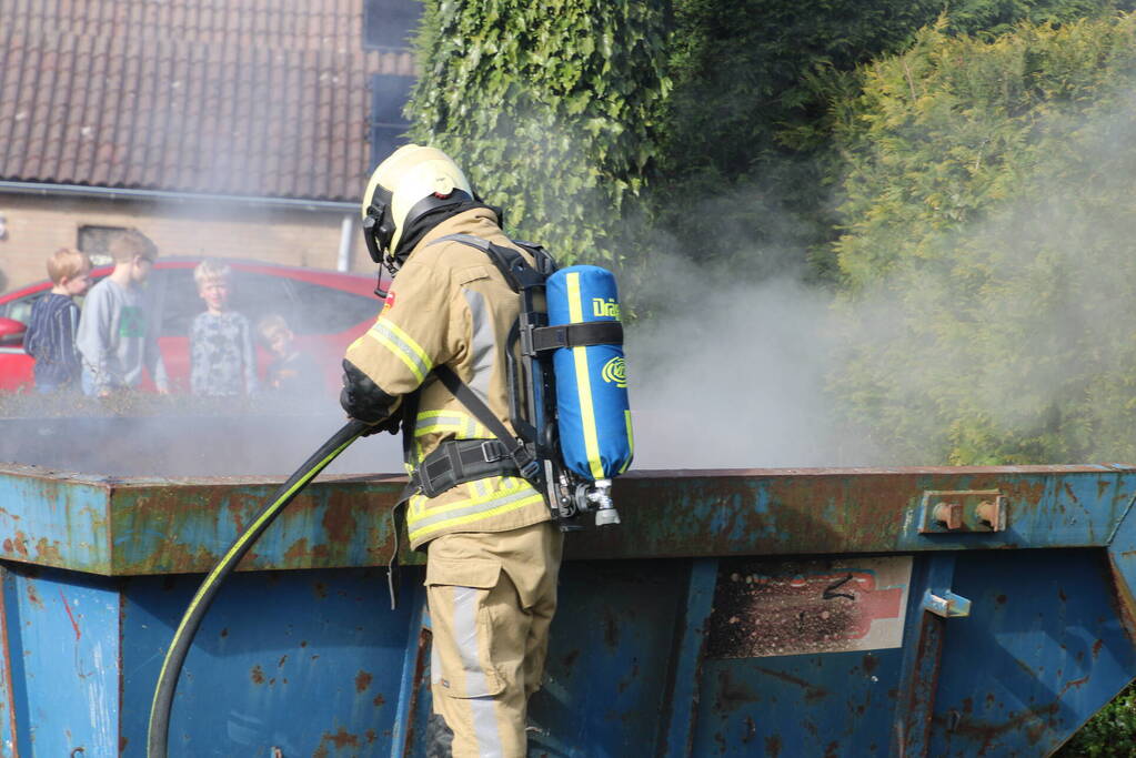 Brand in bouwcontainer