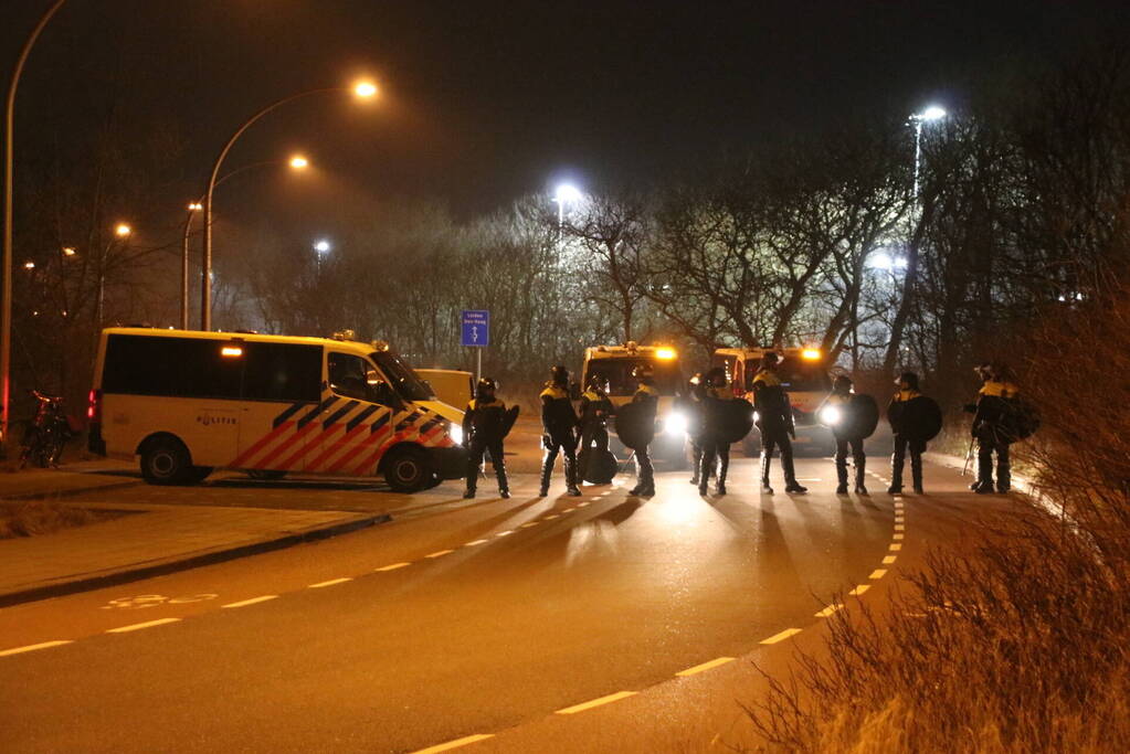 Grote politie-inzet bij onrustige voetbalwedstrijd