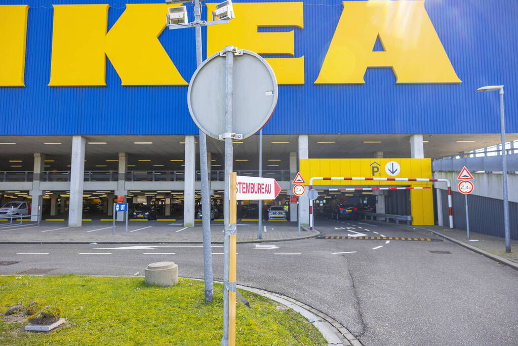 Rustig verloop drive-in stembureau Ikea
