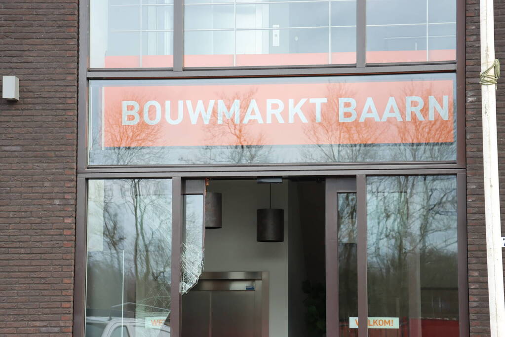 Brandweer nog uren druk met grote brand