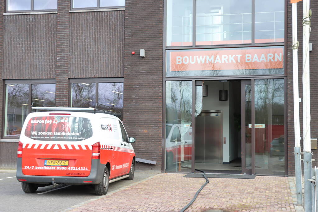 Brandweer nog uren druk met grote brand