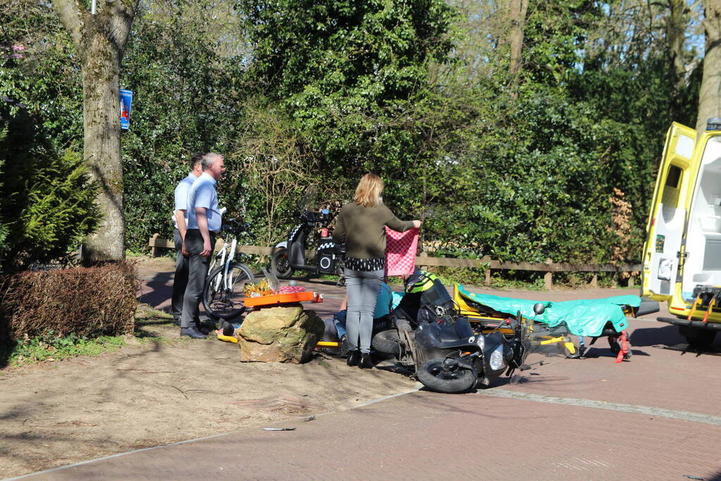 Scooterrijder raakt gewond bij botsing met auto