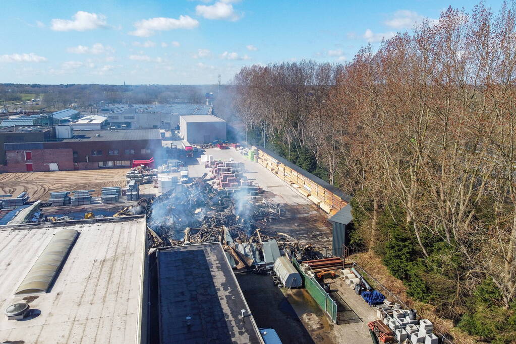 Day After: Zeer grote brand terrein Bouwmarkt Baarn