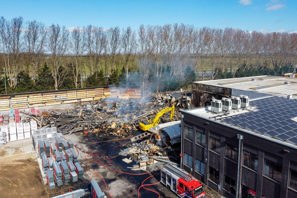 Day After: Zeer grote brand terrein Bouwmarkt Baarn