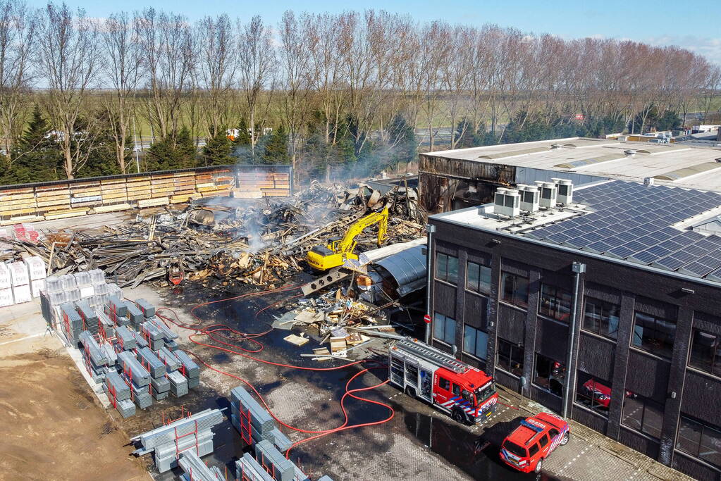 Day After: Zeer grote brand terrein Bouwmarkt Baarn