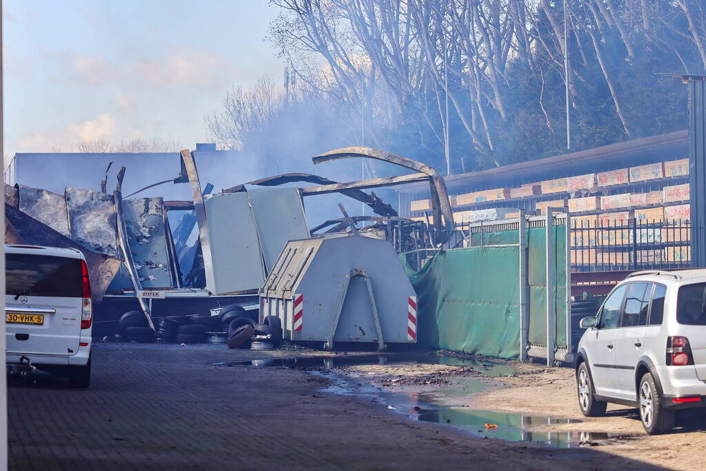 Day After: Zeer grote brand terrein Bouwmarkt Baarn