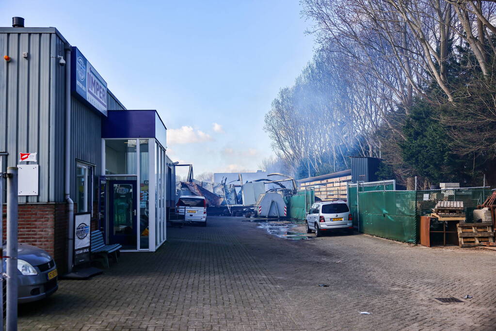 Day After: Zeer grote brand terrein Bouwmarkt Baarn