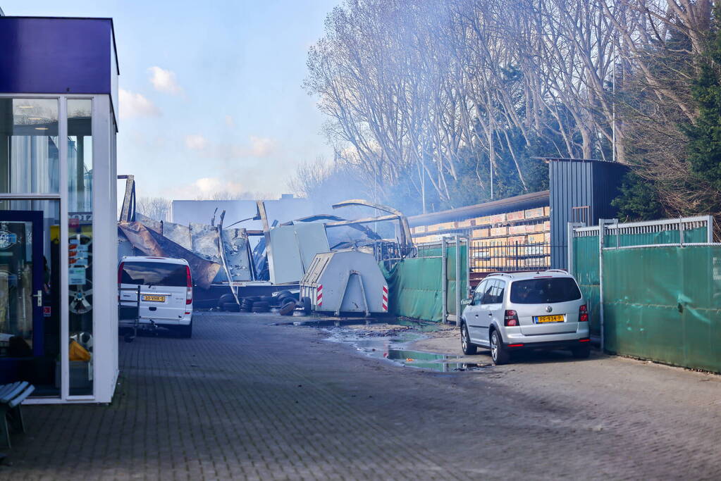 Day After: Zeer grote brand terrein Bouwmarkt Baarn