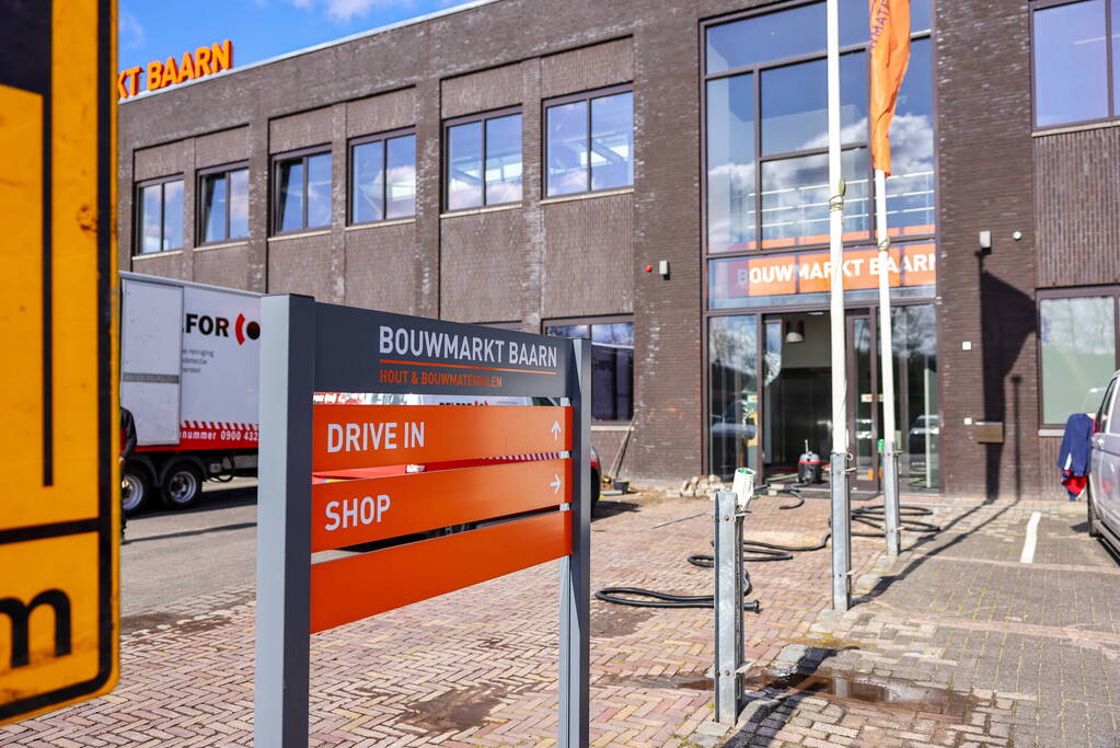 Day After: Zeer grote brand terrein Bouwmarkt Baarn