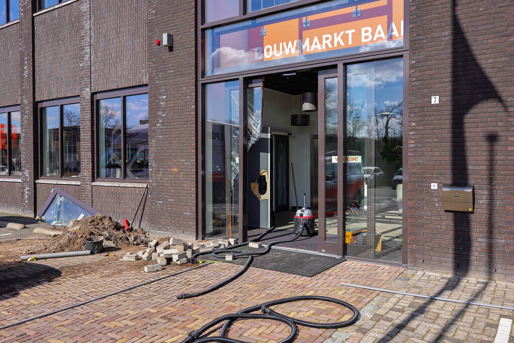 Day After: Zeer grote brand terrein Bouwmarkt Baarn