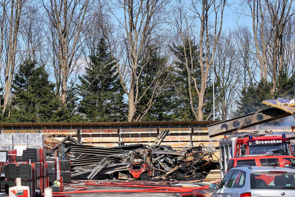 Day After: Zeer grote brand terrein Bouwmarkt Baarn