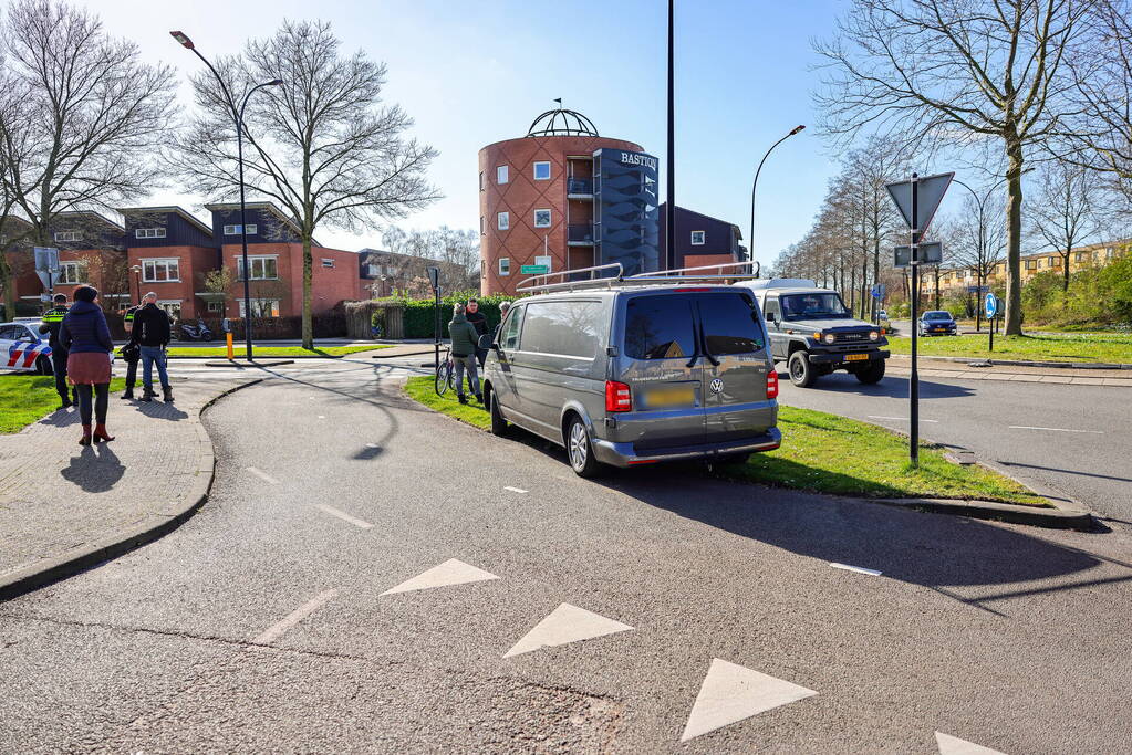 Aanrijding op rotonde in Nieuwland