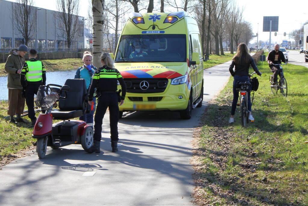 Persoon op scootmobiel gewond bij botsing met fietser