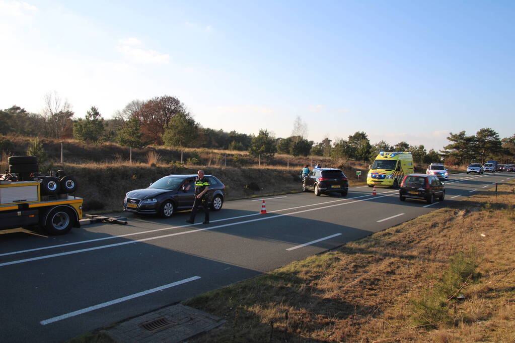 Auto's botsen nabij Ecoduct Treeker Wissel