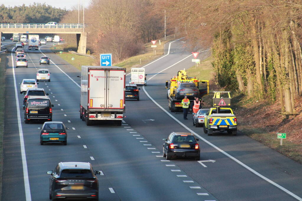 Kop-staart botsing op snelweg