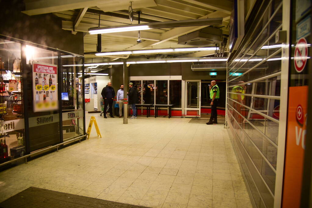 Schoten gelost bij overval op supermarkt