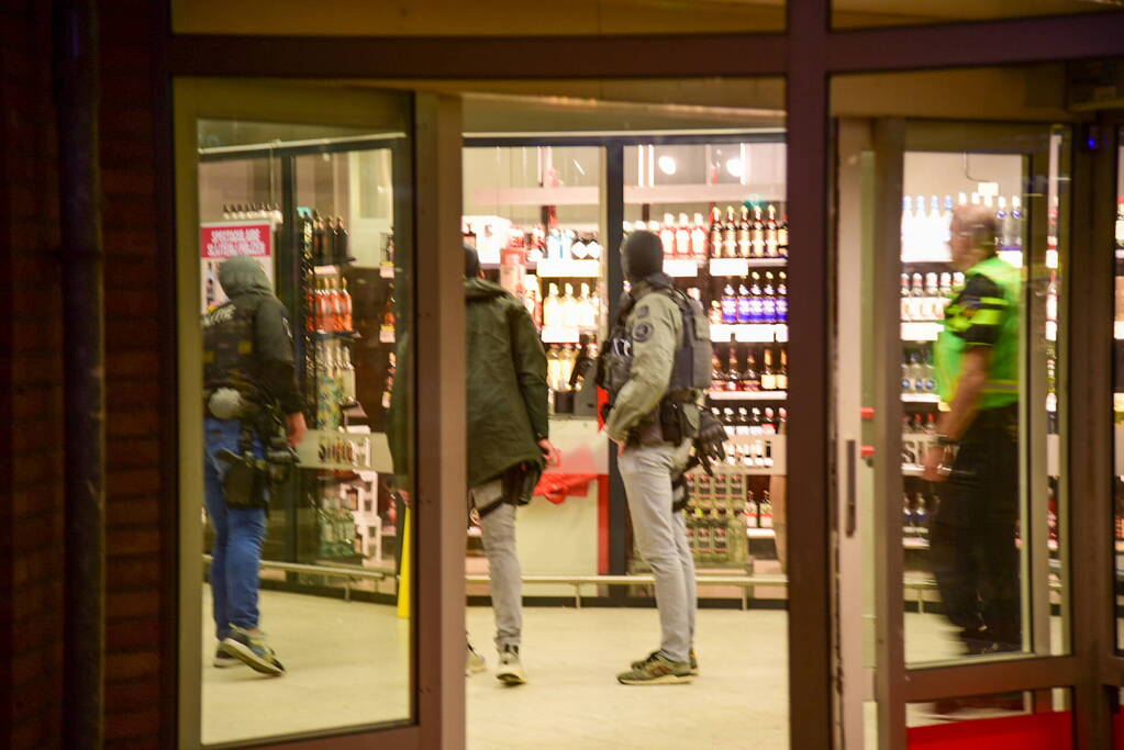 Schoten gelost bij overval op supermarkt