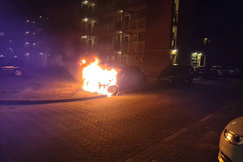 Meerdere voertuigen getroffen bij autobranden