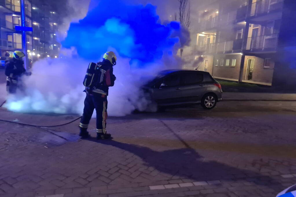 Meerdere voertuigen getroffen bij autobranden