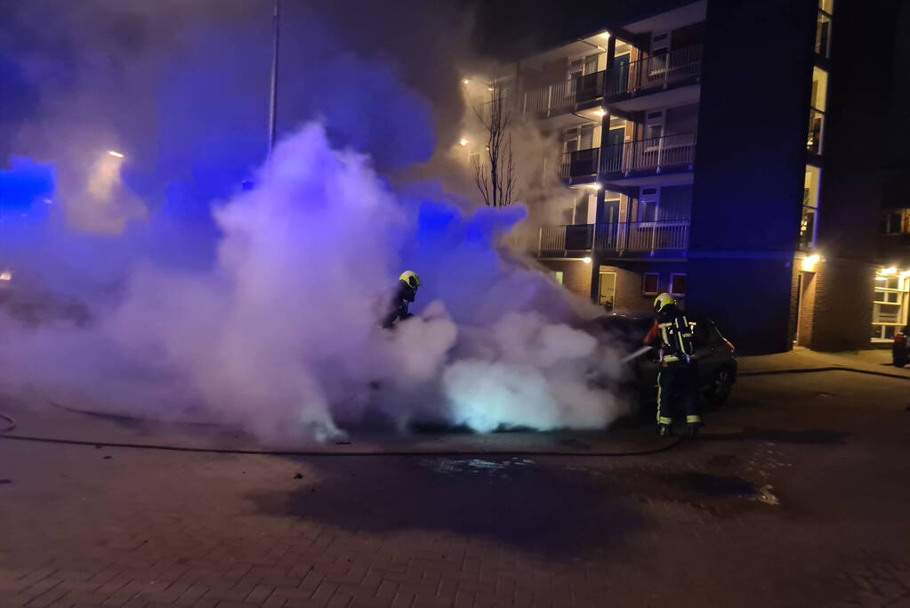 Meerdere voertuigen getroffen bij autobranden