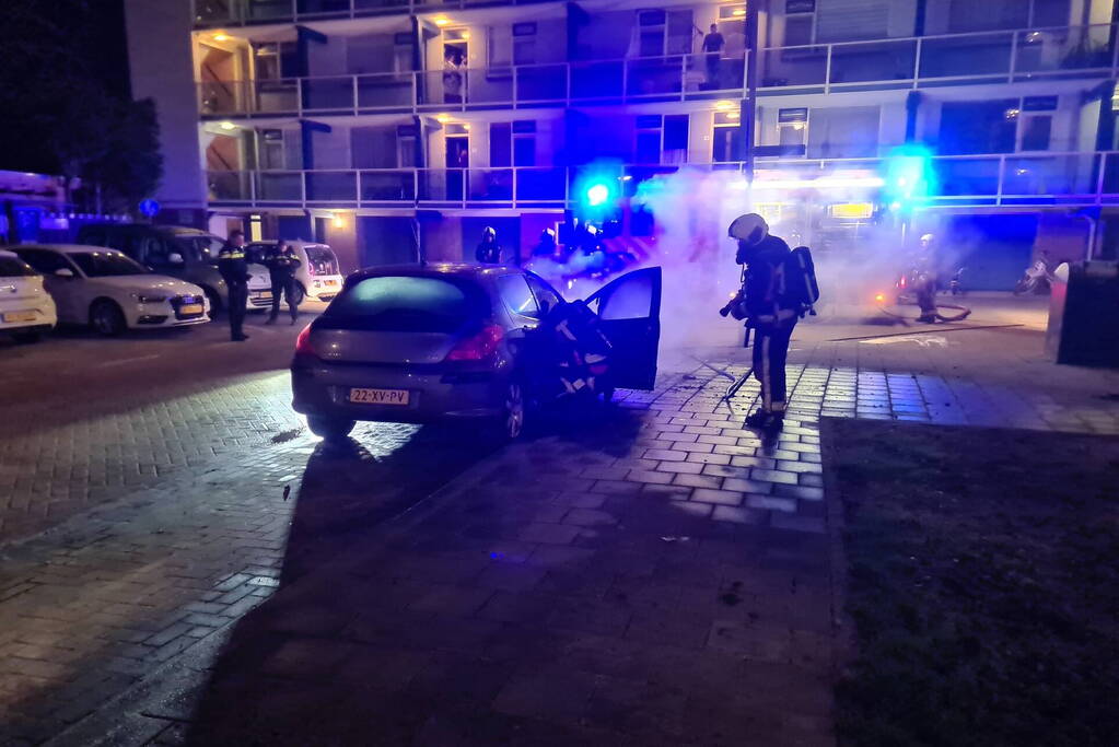 Meerdere voertuigen getroffen bij autobranden