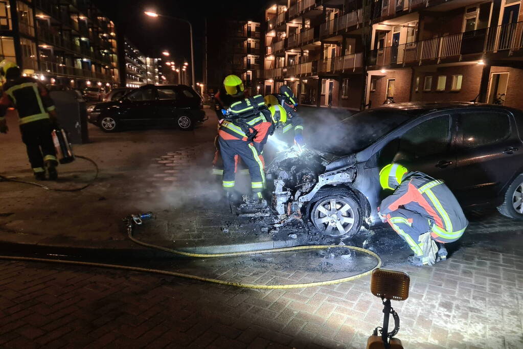 Meerdere voertuigen getroffen bij autobranden