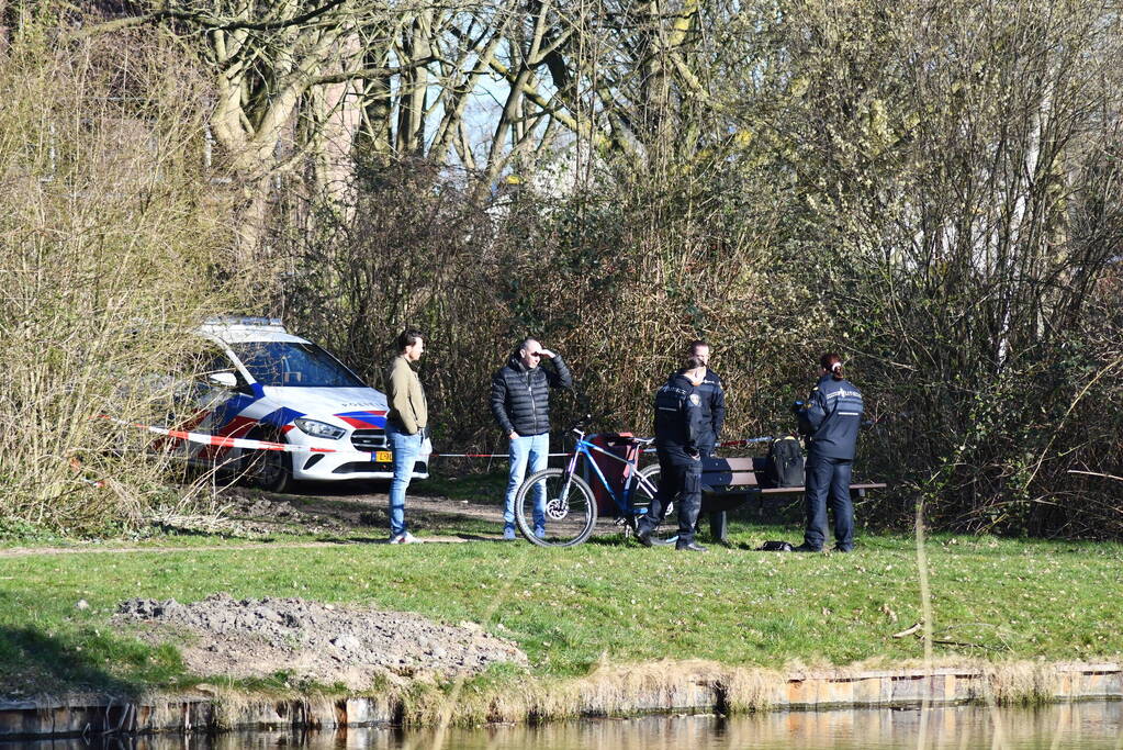 Overleden persoon aangetroffen in Galjoenpark