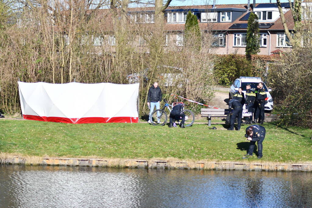 Overleden persoon aangetroffen in Galjoenpark
