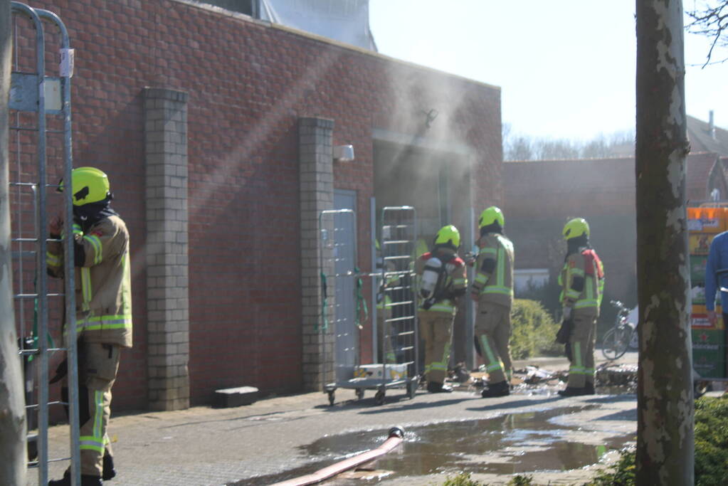Supermarkt Albert Heijn ontruimd vanwege brand