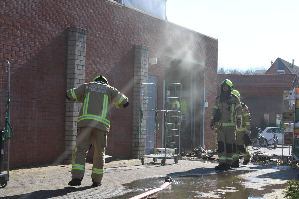 Supermarkt Albert Heijn ontruimd vanwege brand