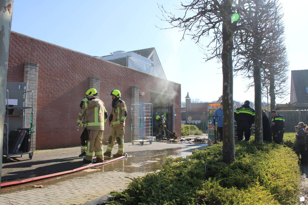 Supermarkt Albert Heijn ontruimd vanwege brand