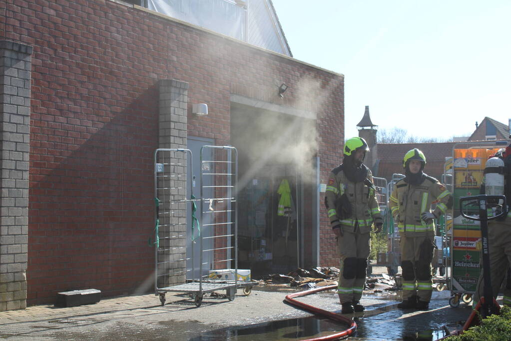 Supermarkt Albert Heijn ontruimd vanwege brand