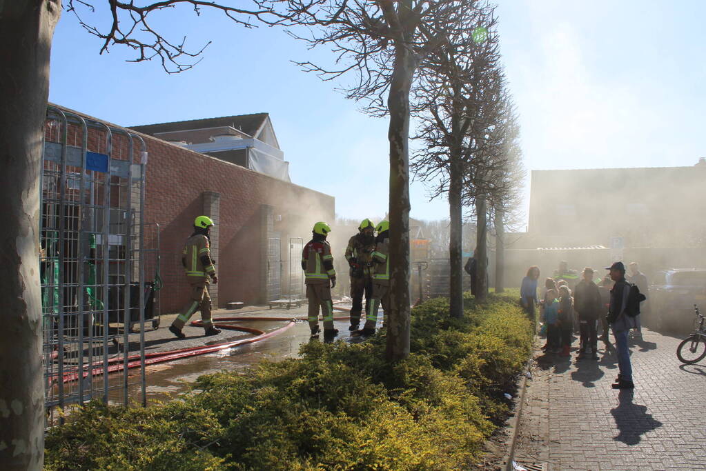 Supermarkt Albert Heijn ontruimd vanwege brand