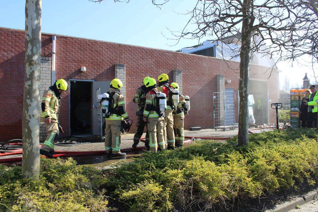 Supermarkt Albert Heijn ontruimd vanwege brand